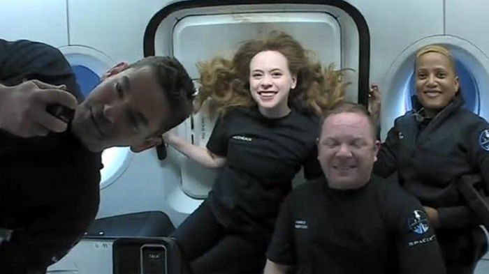 Маск рассказал, как прошел первый туристический полет в космос (фото)