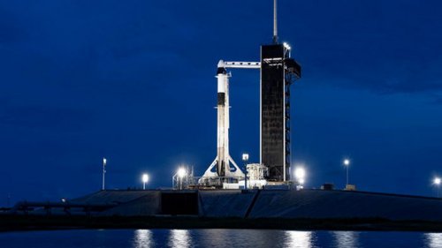 SpaceX отправила в космос первых туристов