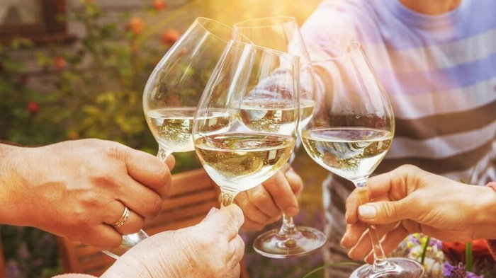 С чем пить игристое вино: советы экспертов