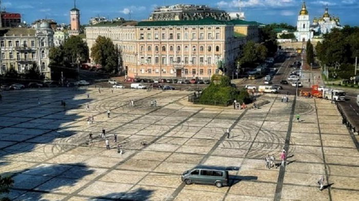 Назван размер ущерба, нанесенного Софийской площади в результате дрифта