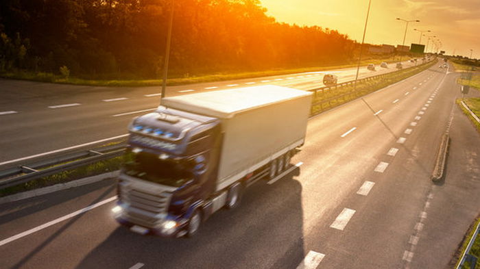 Кабмин готовится ввести плату за пользование дорогами для тяжелых грузовиков