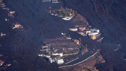 Лава вулкана обходит некоторые дома на Канарах. Один из них назвали чудо-домом (фото)