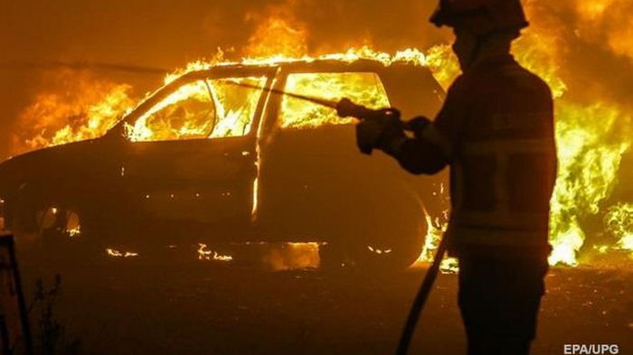 Во Франции неизвестные сожгли более 20 автомобилей