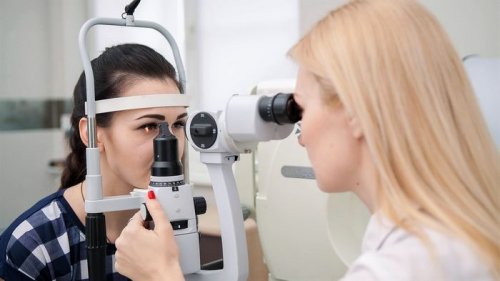 Когда стоит посетить офтальмологический центр?