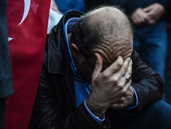 Нападение на автобус в Турции: более 20 человек пострадали