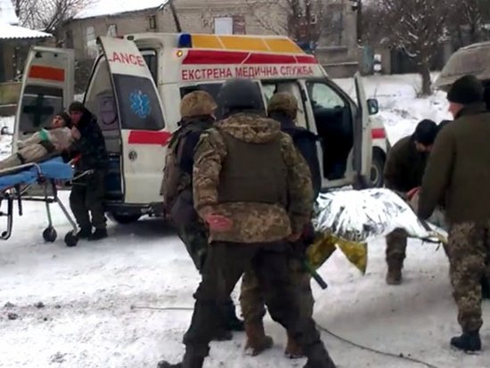 Украинские волонтеры обвинили президента в отсутствии машин (видео)