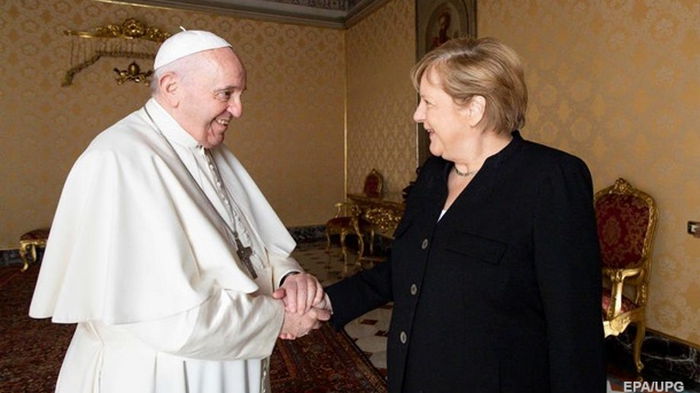 Папа Римский принял Меркель в Ватикане