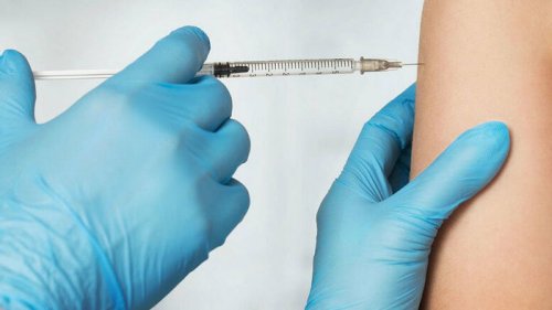 Финляндия приостановила вакцинацию Moderna молодых мужчин