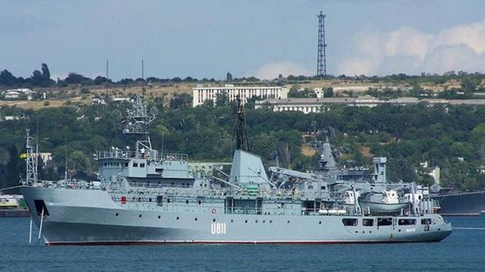 В Черном море терпит бедствие судно ВМС ВСУ