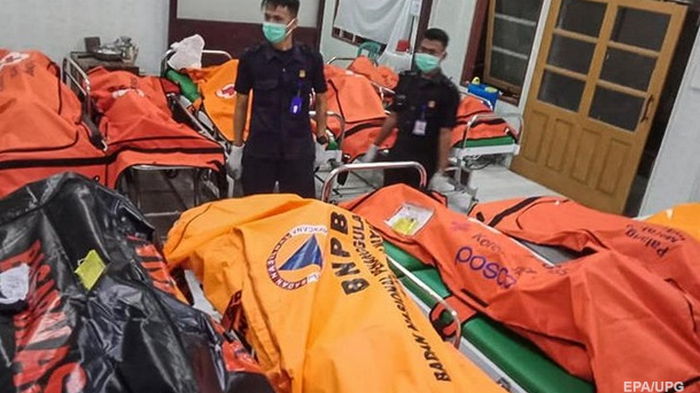 В Индонезии утонули 11 школьников (фото)