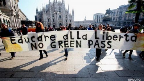 В Италии протестуют из-за обязательных паспортов здоровья