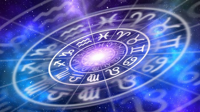 Индивидуальный астрологический прогноз: плюсы и особенности
