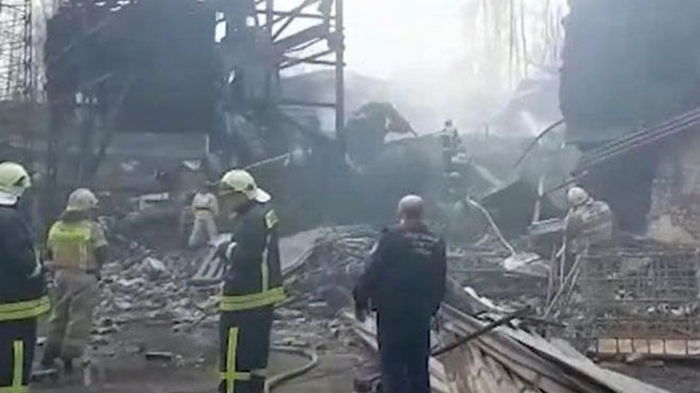 При взрыве на заводе в России погибла вся смена (видео)