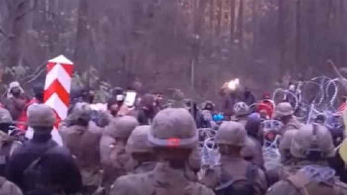 Мигранты прорывались в Польшу, ранены два солдата (видео)