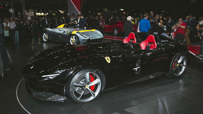 Ferrari объявила о выпуске топового гиперкара Icona (видео)