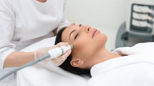Фракционная мезотерапия — безболезненная методика улучшения качества кожи и волос