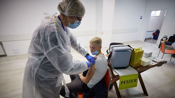В Украине за сутки меньше 100 тысяч COVID-прививок