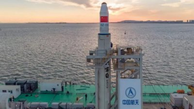 Китай строит новое судно для морского старта космических ракет