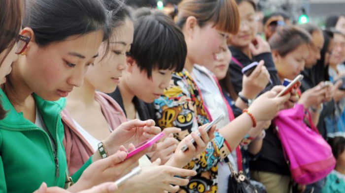 В Китае запретили звездам хвастаться роскошью в соцсетях