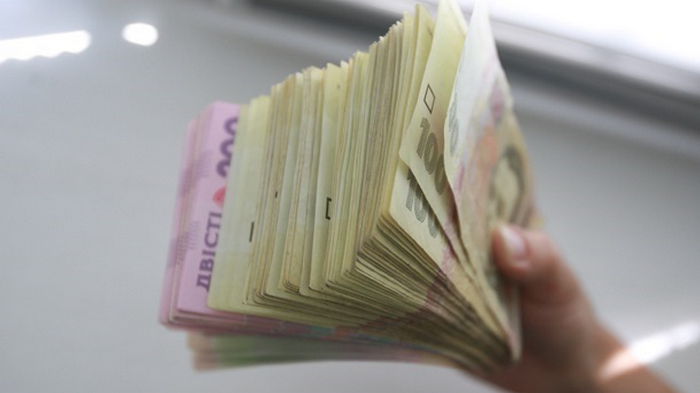 В Украине оценили потери бюджета от зарплат в конвертах