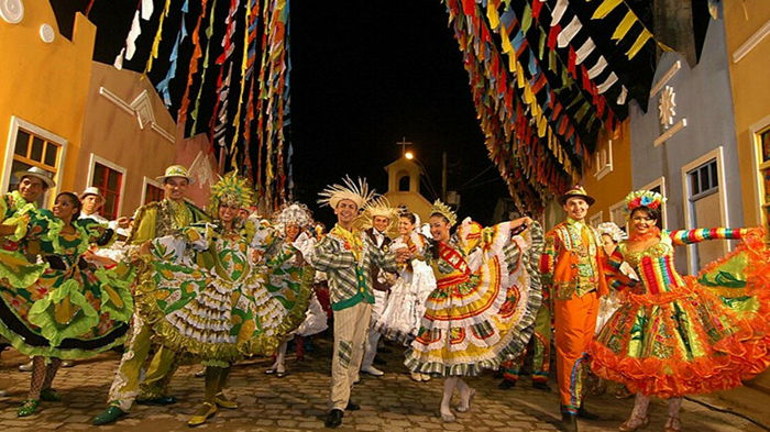 В ряде городов Бразилии отменили карнавал