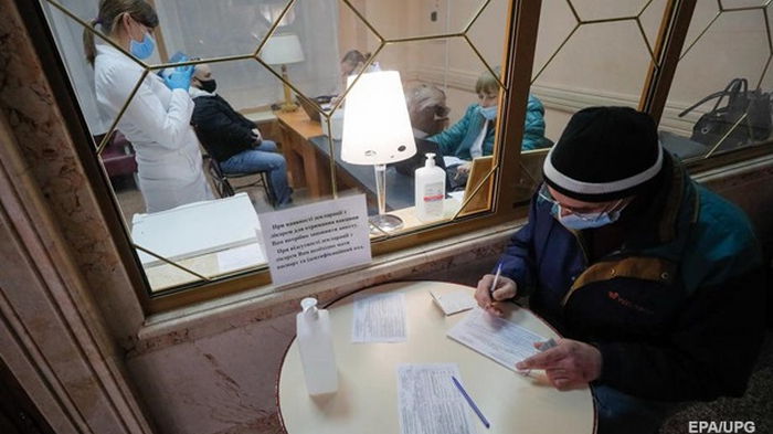 В Ужгороде анонимно вакцинировались 200 медиков с фейковыми сертификатами