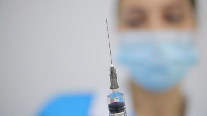 Мужчина из Новой Зеландии сделал 10 прививок от COVID-19 вместо других людей