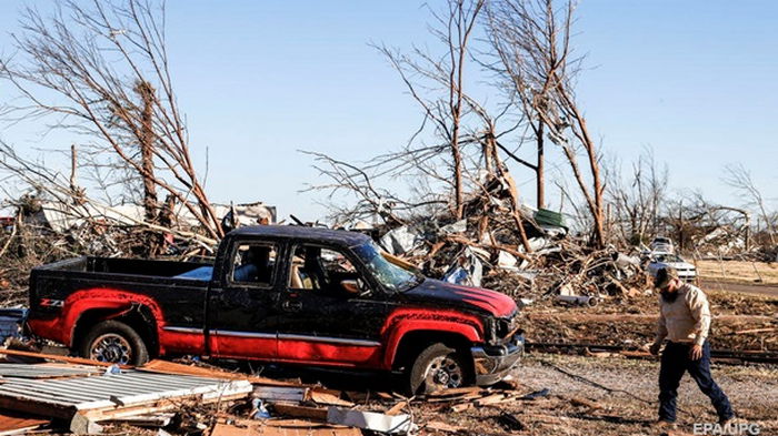 Число жертв торнадо в США выросло до 100 человек (видео)