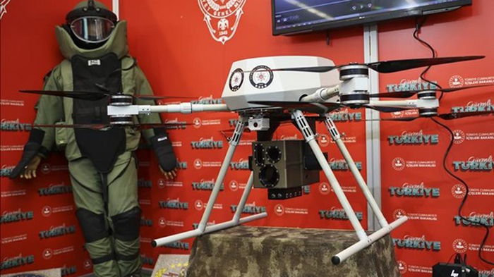 Турция испытывает первый в мире дрон с лазерным оружием