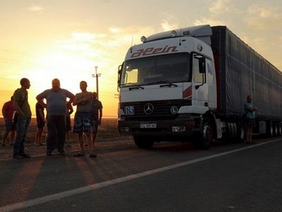 Блокада Крыма: Украина не пускает грузовики из Крыма — СМИ