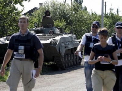 ОБСЕ: По Луганской области свободно ездит «отведенная» техника боевиков