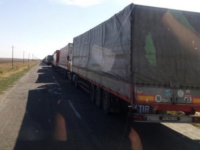 Блокада Крыма: грузовиков на админгранице с Крымом становится меньше