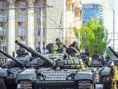 В Донецк въехали танки (видео)