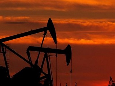 Мировые цены на нефть ускорили снижение