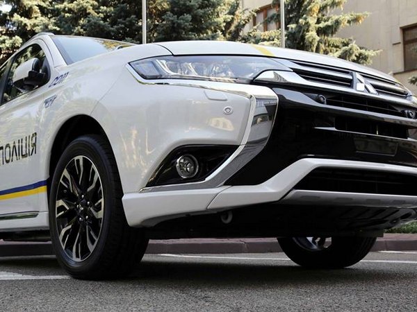 Mitsubishi снизила стоимость авто для украинских полицейских на 14% — Аваков