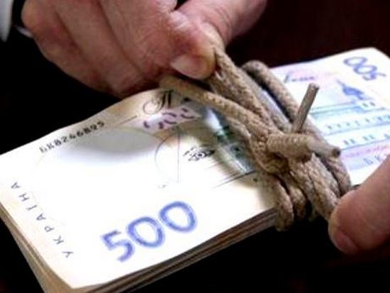 Нардеп предложил неожиданную идею по зарплатам чиновников в Кабмине