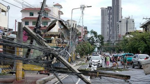 Количество жертв супертайфуна на Филиппинах возросло до 12 человек