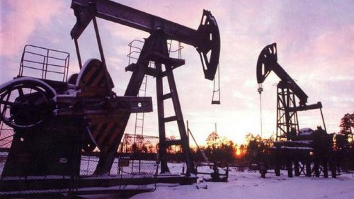 Нефть подешевела после роста цен накануне