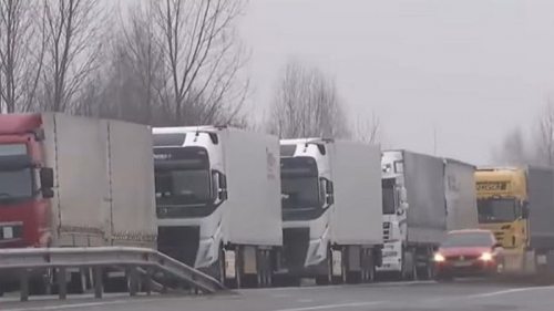 На границе с Польшей застряли 500 грузовиков (видео)
