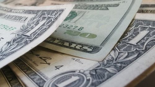 Межбанк закрылся падением курса доллара