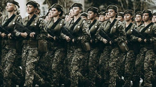 Петиция об отмене воинского учета для женщин набрала 25 тысяч подписей