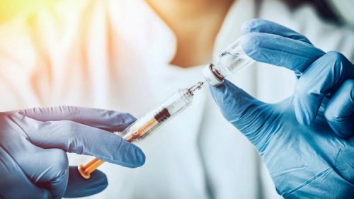 Противопоказания к COVID-вакцинации имеет 1% украинцев - ЦОЗ