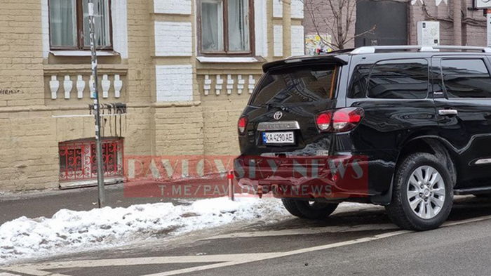 Автомобиль Кличко припарковали с нарушением ПДД (фото)