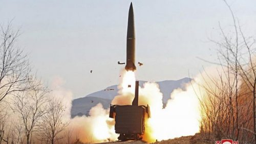 Северная Корея запустила ракеты с поезда (фото)