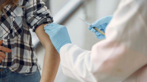 В Минздраве упростили условия вакцинации подростков против COVID-19