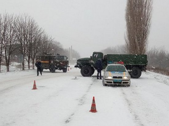 Из-за непогоды полиция ограничила движение в шести областях Украины