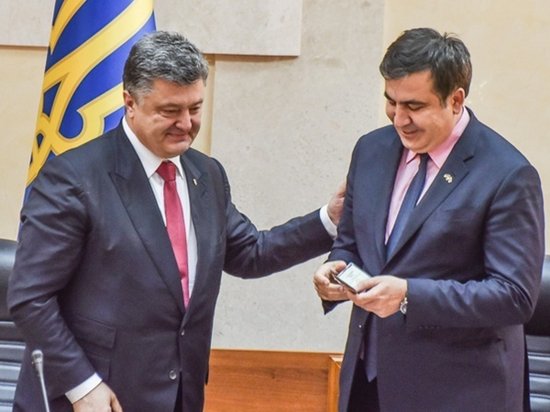 Президент упрекнул Саакашвили за болтовню и дороги