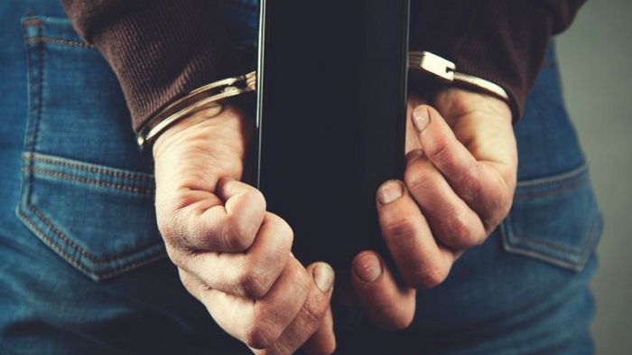 В Чехии мужчина украл два телефона, но потерял свой и сообщил об этом полицейским