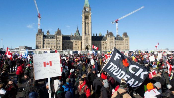 В Канаде протестовали против обязательной COVID-вакцинации
