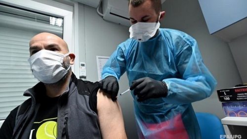 Без вакцинации не допустят к работе: вступил в силу приказ Минздрава